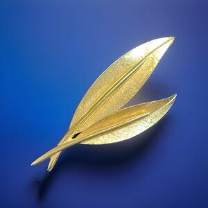 Signed Boucher Gold-Tone Brooch Pin #8553 Leaf HTF
